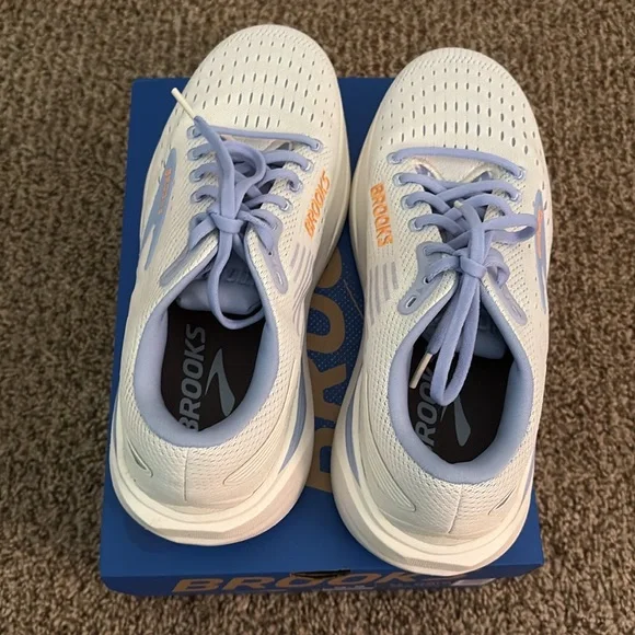 NIB Brooks ghost max 3 WMNS 9.5M - Picture 4 of 6